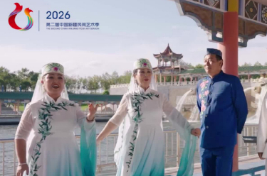 花儿唱到天山外｜农民歌手走上中国新疆民间艺术季舞台