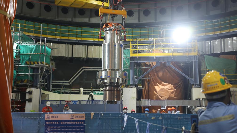 海南昌江：“玲龙一号”全球首堆首台主泵成功吊装