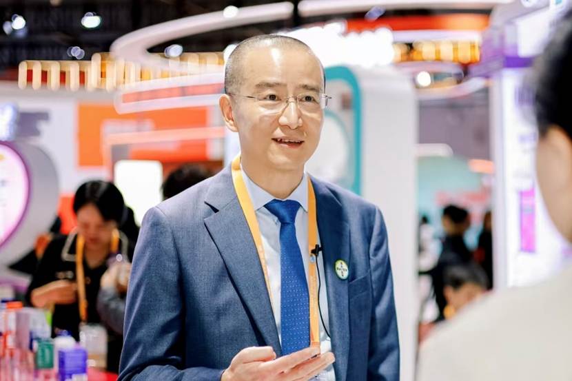 A person in a suit and tieAI-generated content may be incorrect.