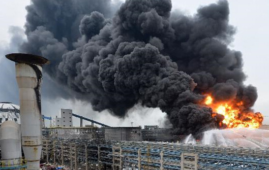 高清图：福建全力处置古雷石化大火