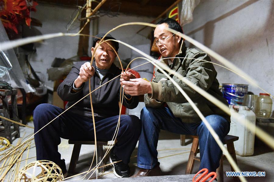 CHINA-GUANGXI-LONGSHENG-DRAGON DANCE (CN)
