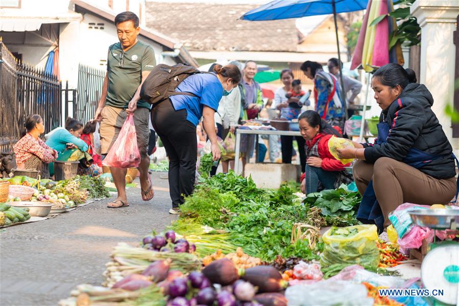 LAOS-LUANG PRABANG-DAILY LIFE