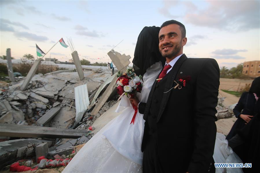 MIDEAST-GAZA-WEDDING-DESTROYED HOUSE