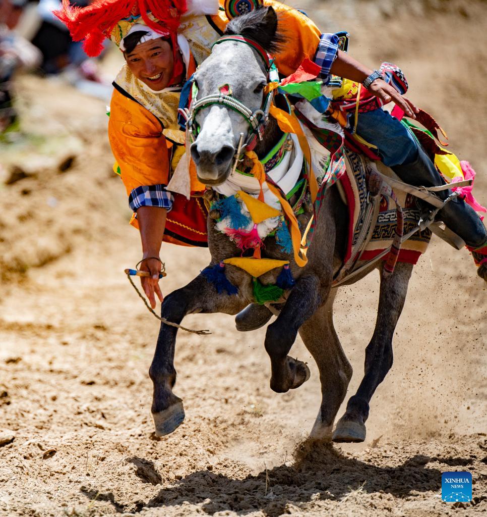 Annual horse racing event held in China's Tibet Xinhua