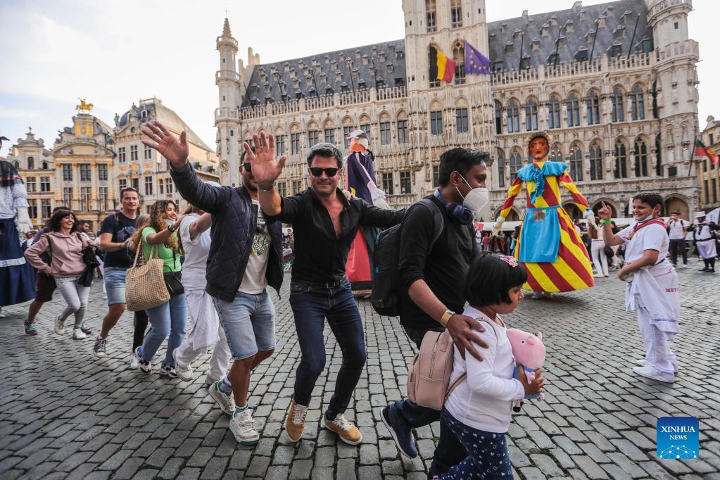 People celebrate Festival of Folklore in Brussels - Xinhua