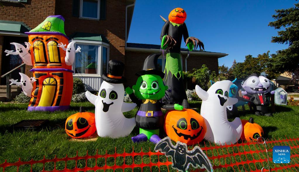 Residents in Ontario start to decorate houses for Halloween Xinhua
