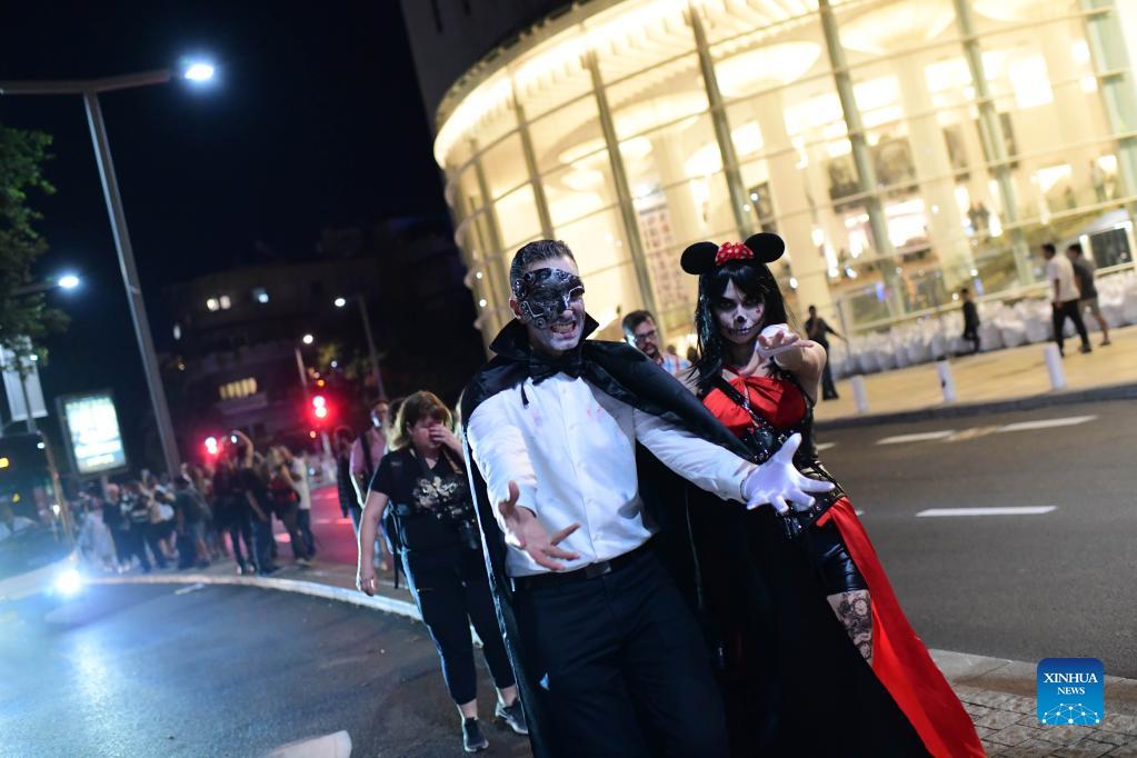 People celebrate Halloween across world Xinhua
