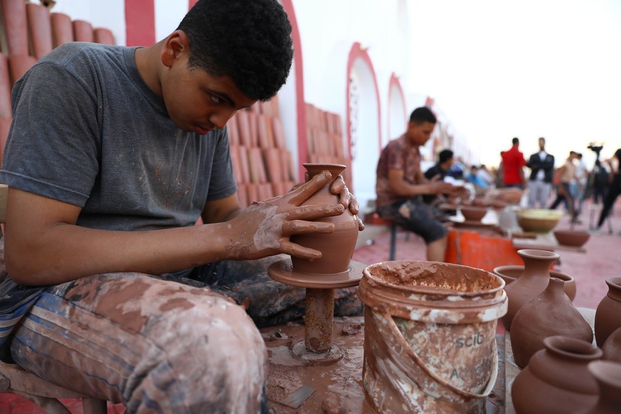 Egypt opens large potterymaking village in Cairo Xinhua