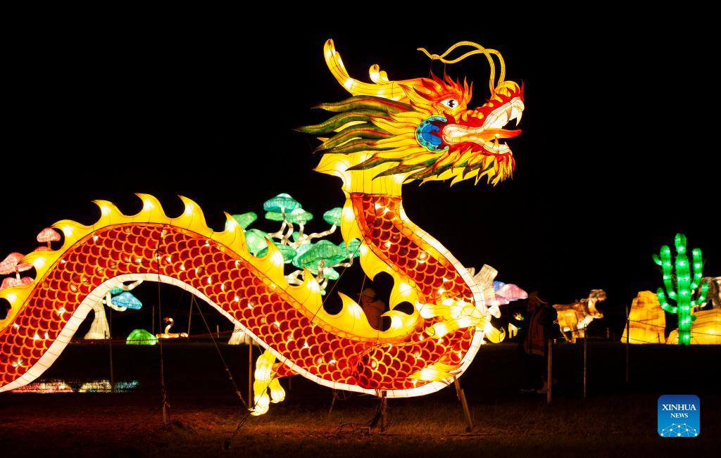 In pics Seasky International Light Show in Ontario, Canada Xinhua