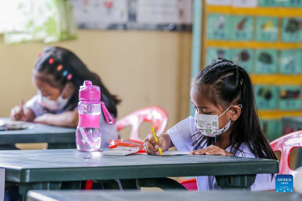Gezichtsveld Hardheid meel Selected schools start pilot run of limited face-to-face classes in  Philippines - Xinhua