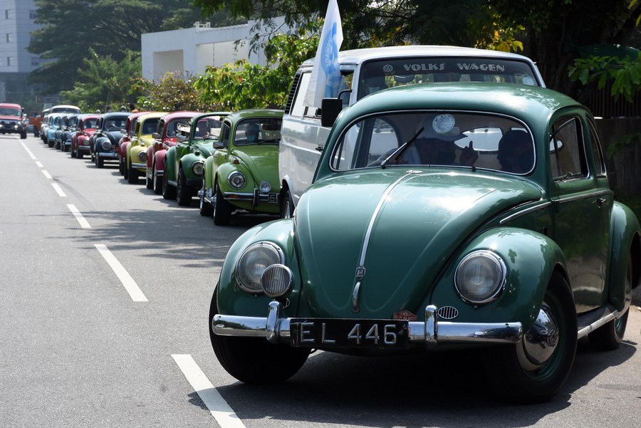 Asia Album: A glimpse of vintage car parade in Colombo, Sri Lanka - Xinhua