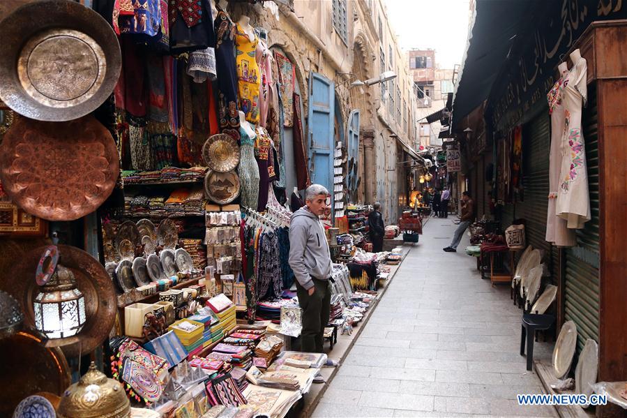 EGYPT-CAIRO-BAZAAR-YEARNING-CHINESE TOURISTS