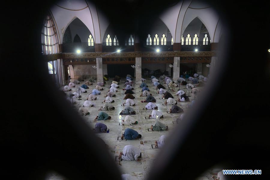 PAKISTAN-LAHORE-RAMADAN-PRAYERS