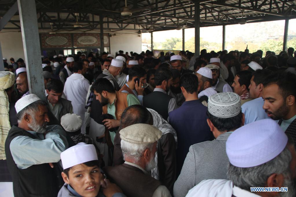 Main money exchange market reopens in Kabul, crowds remain outside banks source Xinhua
