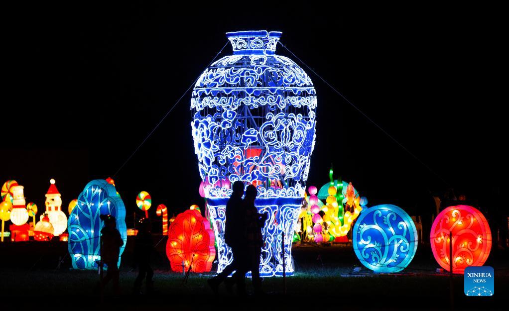 In pics Seasky International Light Show in Ontario, Canada Xinhua