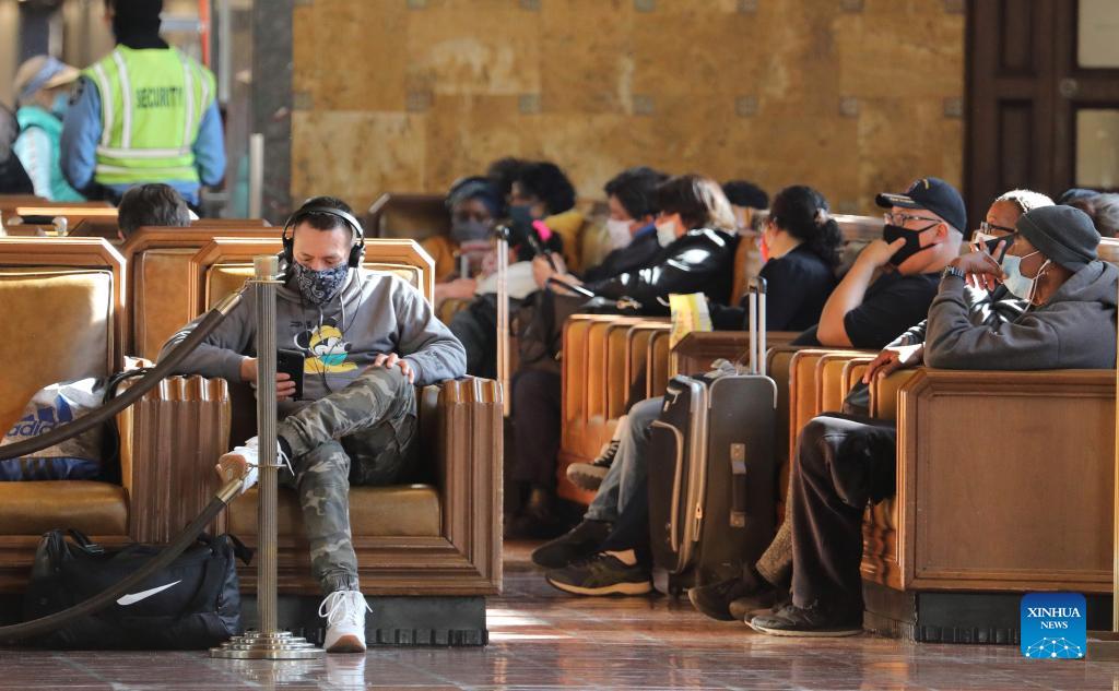 Reinstated indoor mask mandate takes effect in U.S. California amid COVID19 surge Xinhua