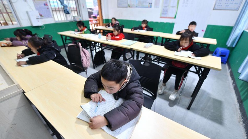 Guangdong supports rural education