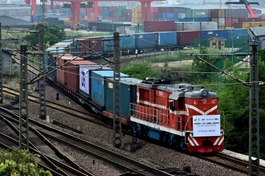 China's e-commerce hubs see surging exports via int'l freight trains