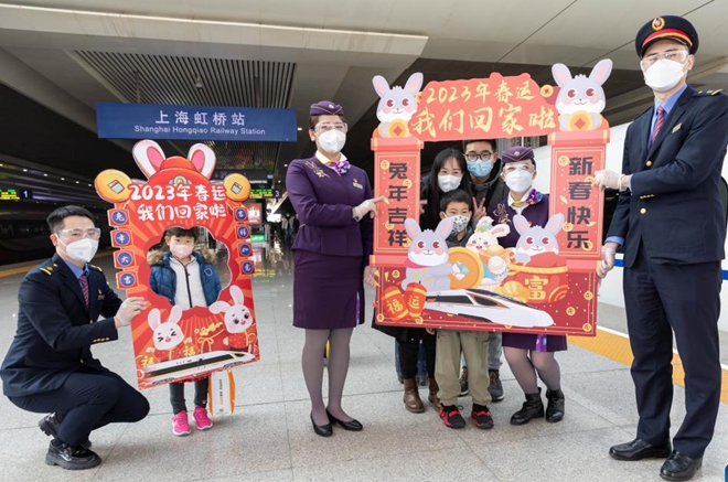 China goes all out to ensure Spring Festival travel, logistics amid optimized COVID response