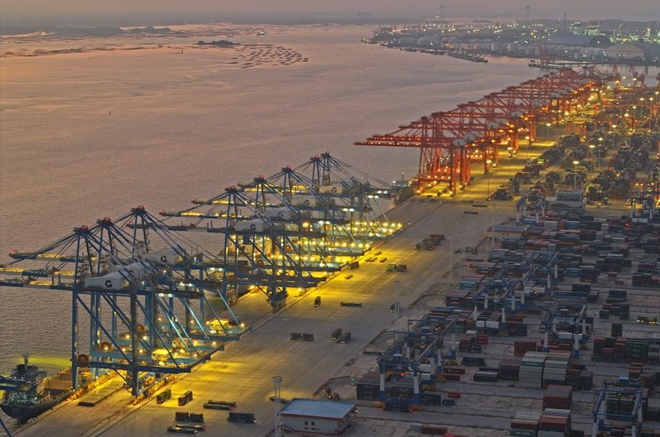 China, U.S. meeting halfway sends positive signal for global economic recovery