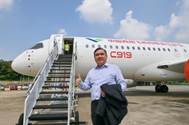 China's ARJ21, C919 make debut in Malaysia