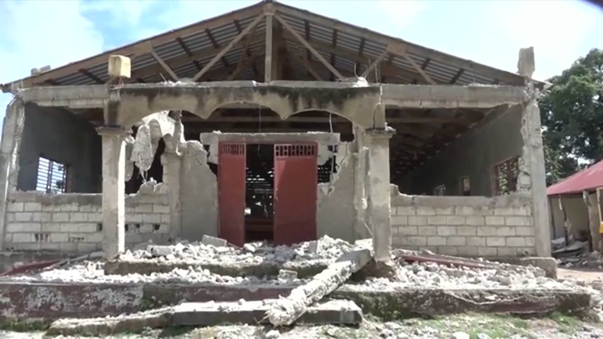 GLOBALink | Damaged roads impede aid in quake-hit remote Haiti