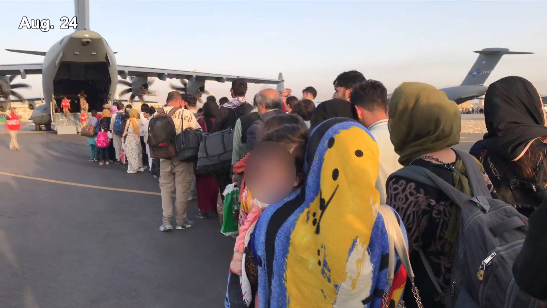 GLOBALink | Afghanistan: Evacuations continue as deadline draws near