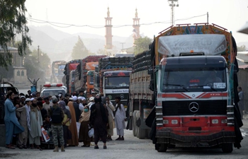 People cross border at border crossing point between Pakistan and Afghanistan