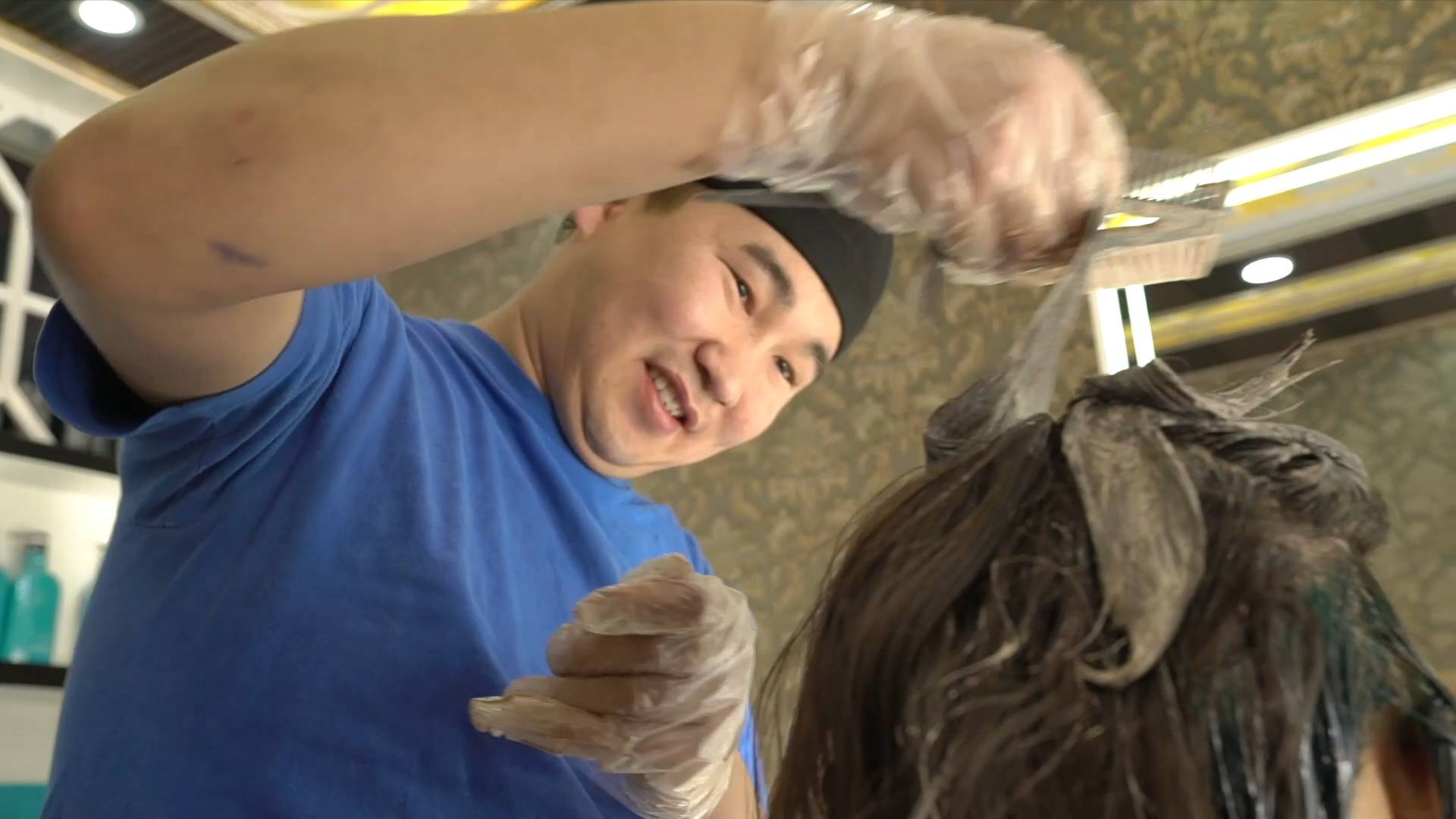 GLOBALink | Xinjiang, My home: Hairdresser Tasken