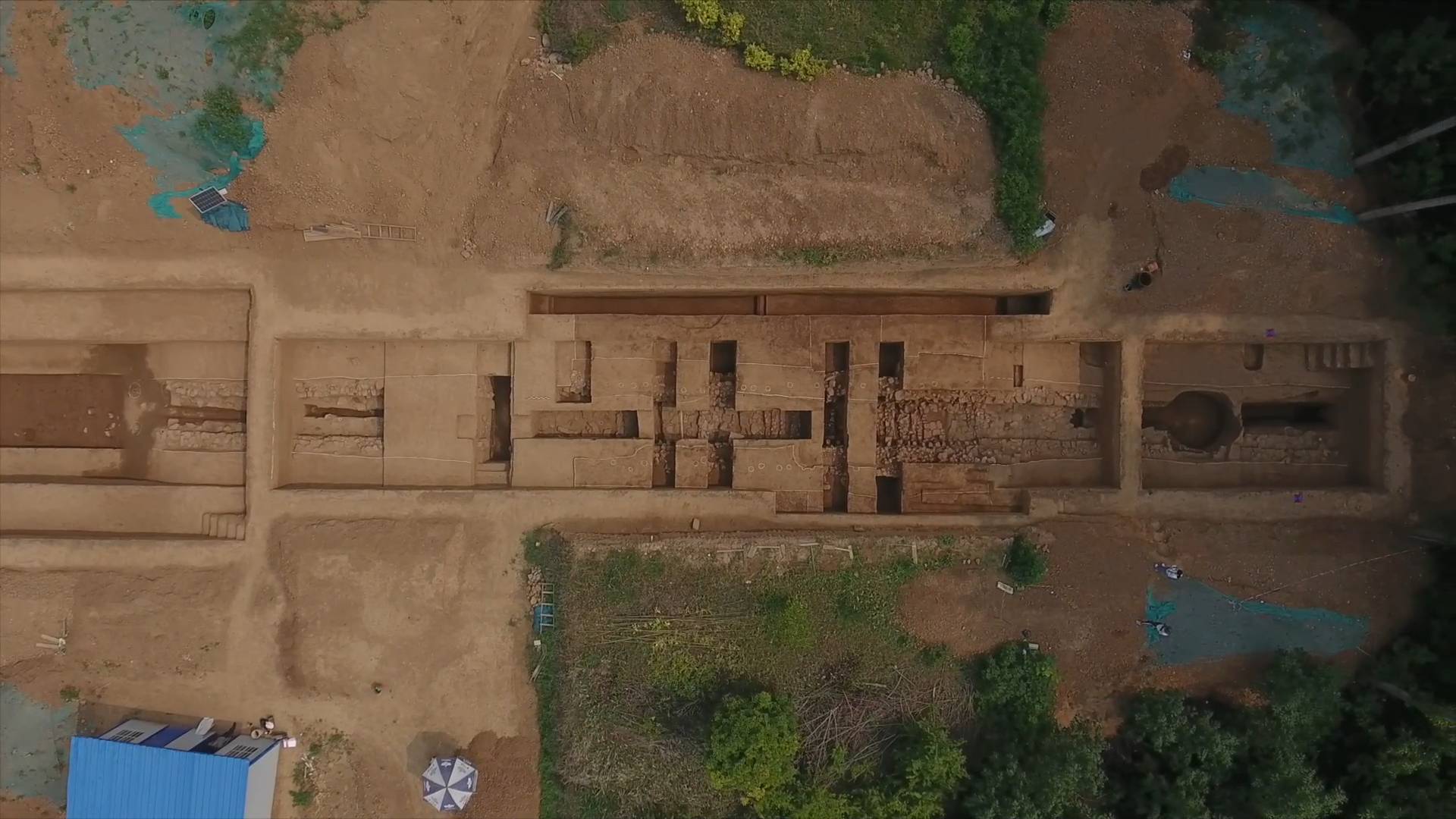 GLOBALink | Ancient city gate remains discovered in central China