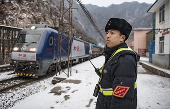 Pic story of staff members at Qingshiya Railway Station in NW China