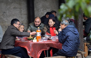 Aged villagers enjoy annual feast in E China's Jiangxi