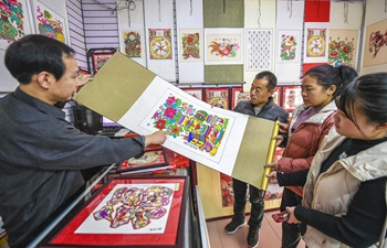 Sale of woodblock new year paintings enters peak season as Spring Festival nears