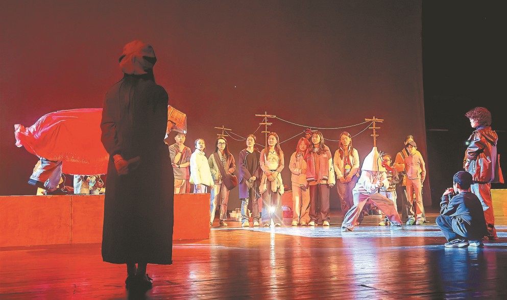 环境舞蹈剧场《居室》在沪连演9场，小众却不孤单