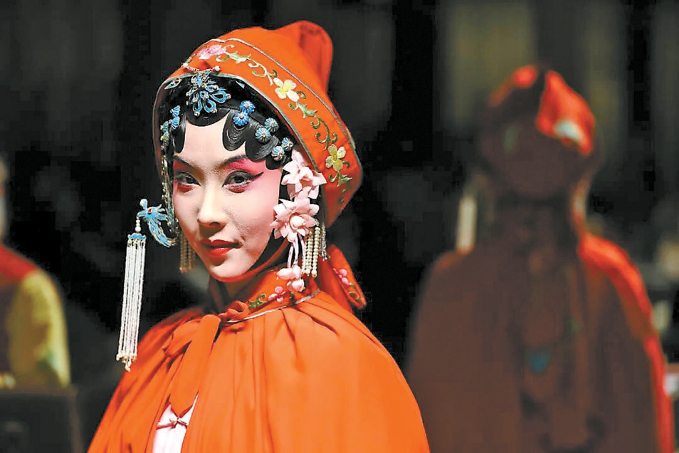 《游园惊梦》入园林：情中含景才能景中生情