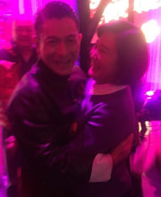 贾玲春晚后台熊抱刘德华