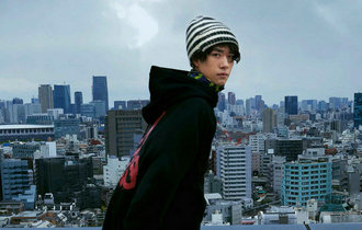 易烊千玺登《时尚先生Esquire·fine》创刊号封面