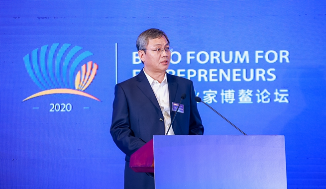 山东能源集团党委副书记、董事岳宝德演讲