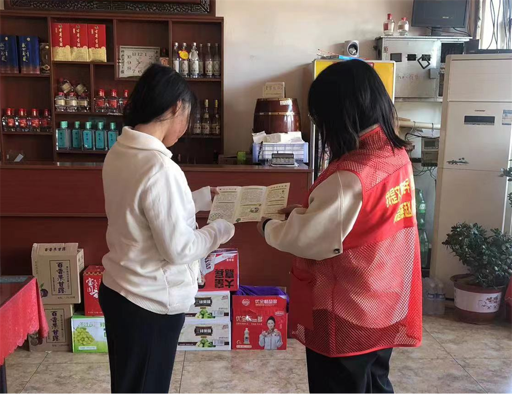 十里铺乡“送学上门”现场照片。 李卓凡摄