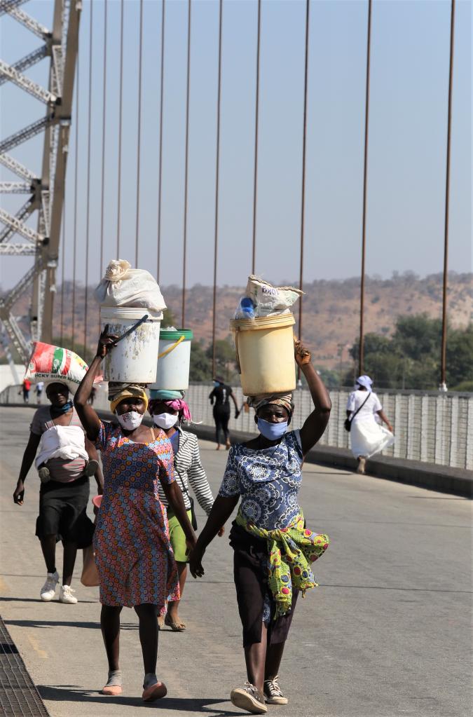 引起年轻人共鸣 看非洲设计师如何让“奶奶味”传统变时尚