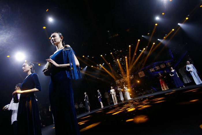 绽放光芒全新起航 北京时装周“潮向未来”