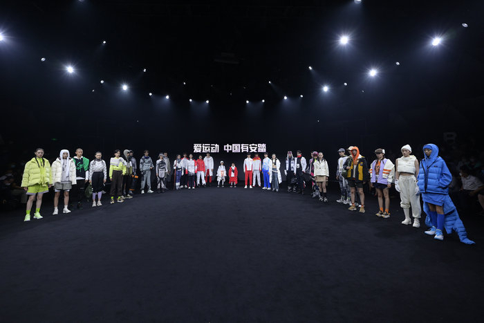 绽放光芒全新起航 北京时装周“潮向未来”