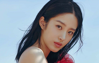 杨采钰登杂志十月刊封面