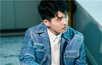 刘昊然阳光活力尽显春日气息