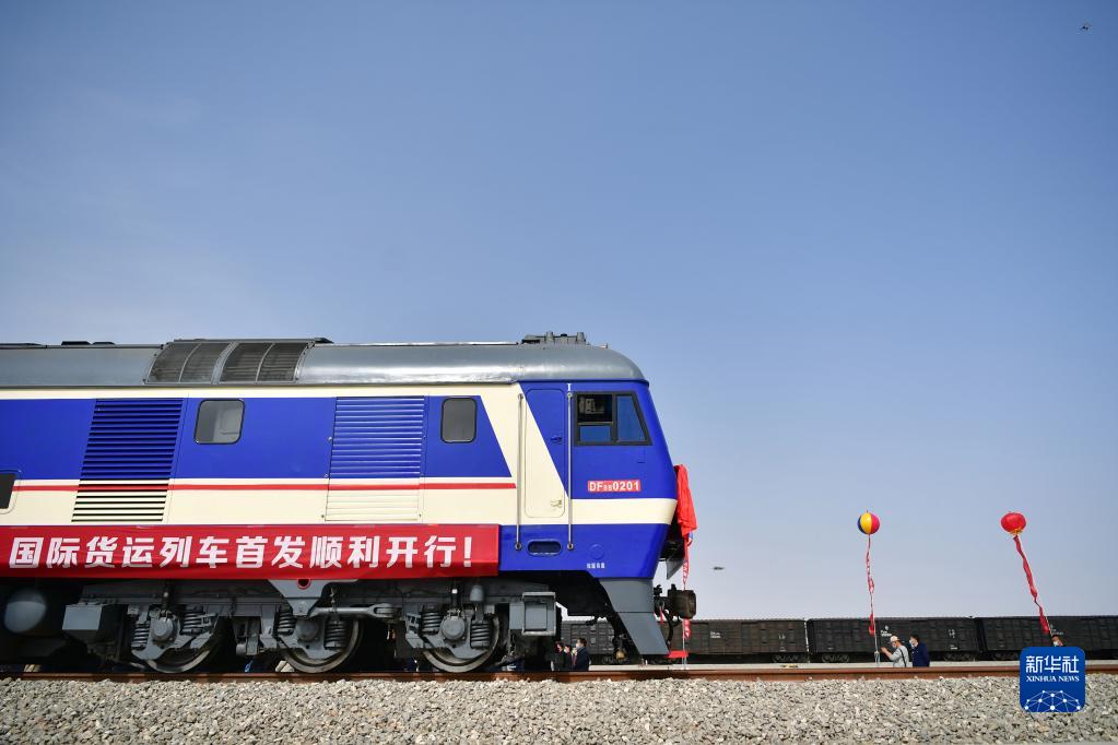 甘肃开通首列中老铁路国际货运列车