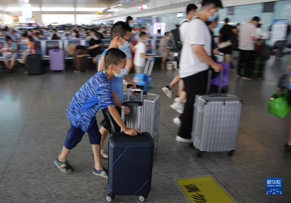 2022年铁路暑运预计发送旅客5.2亿人次