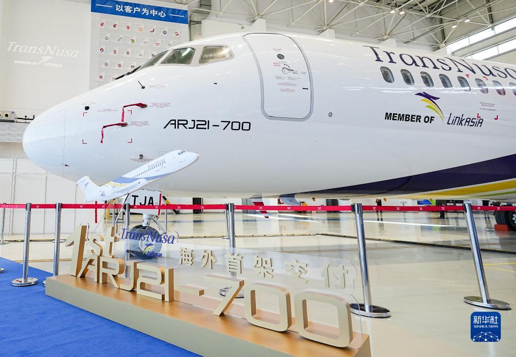 国产喷气式支线客机ARJ21首次交付海外