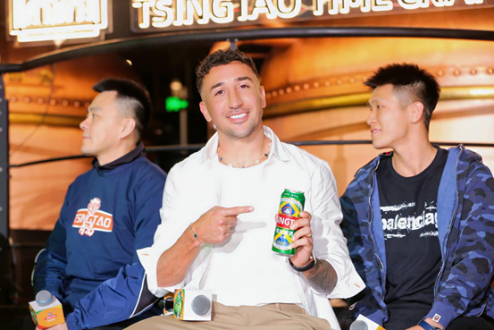 青岛啤酒“热爱罐”上新，燃动绿茵观赛派对