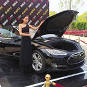 首辆走秀赚250万