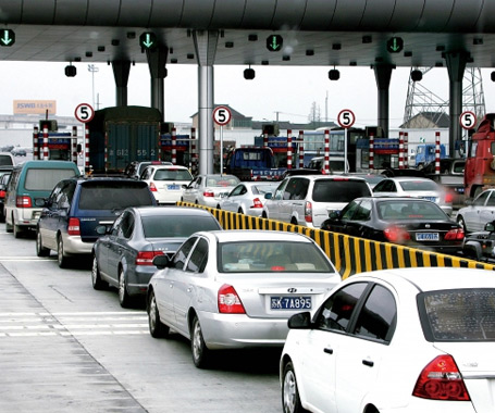 收费公路政策调整，不妨听证